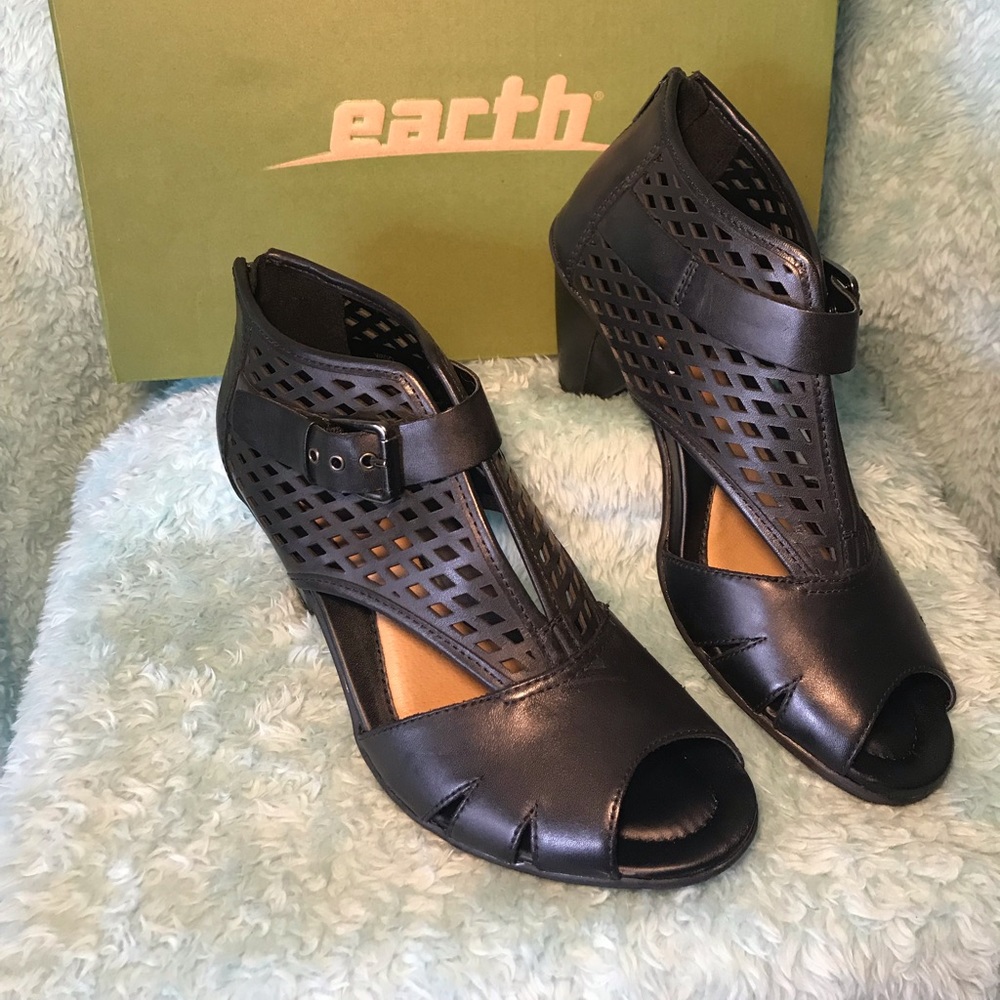 Earth Brand - Virgo - black leather bootie
